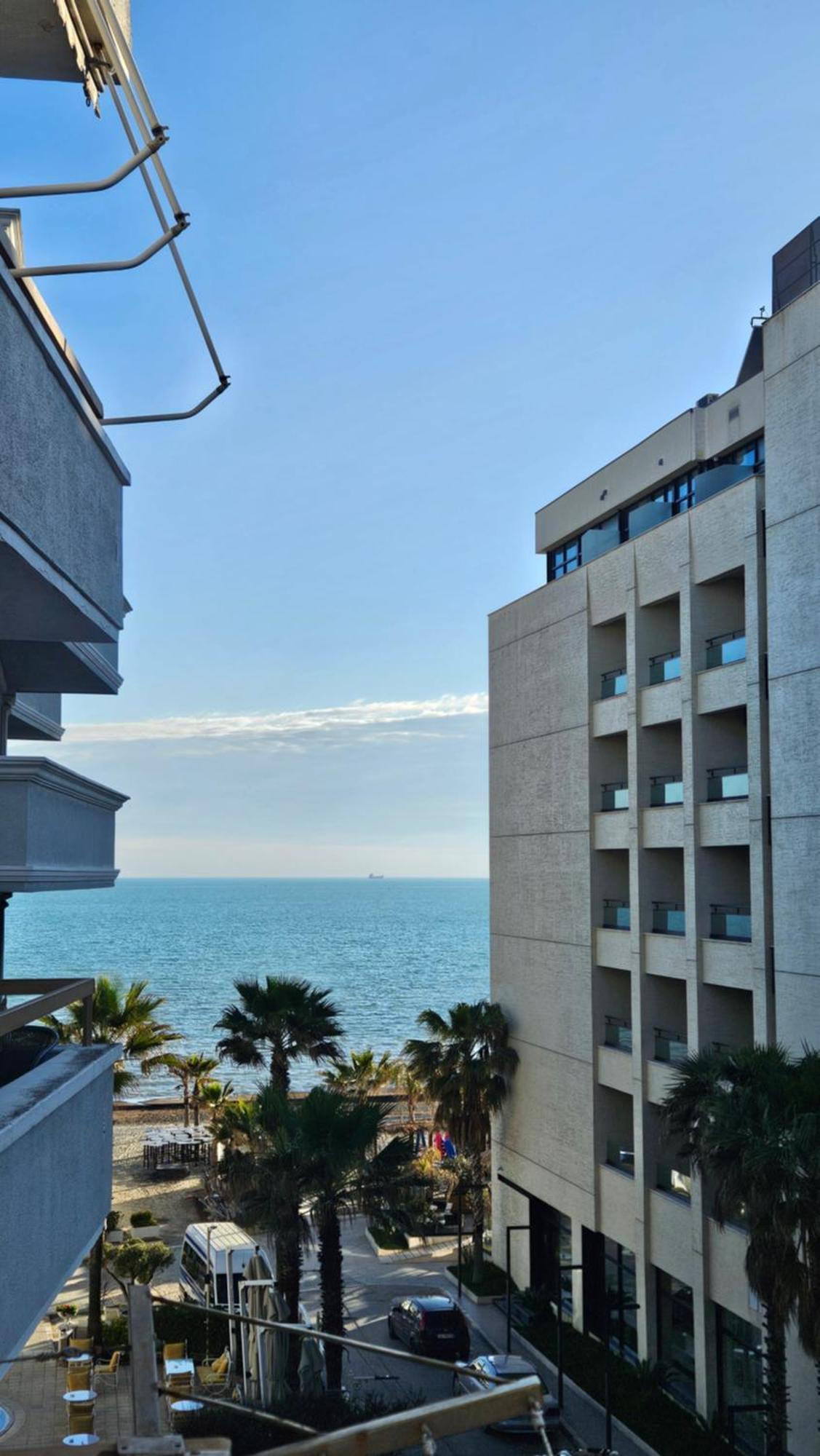 Sea View Apartament. Luxury Area In Durres Beach. Apartment Luaran gambar