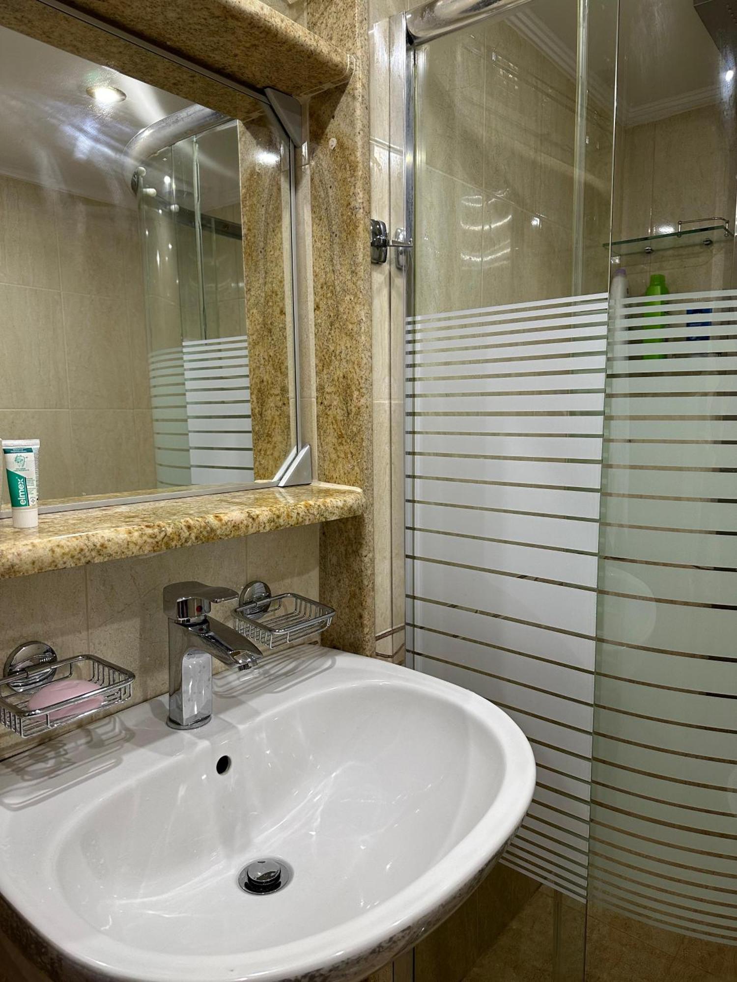Sea View Apartament. Luxury Area In Durres Beach. Apartment Luaran gambar